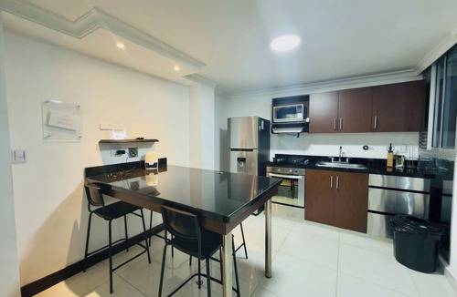 Las Lomas I Apartment | Charming 2-bedroom apartment with AC in vibrant Provenza