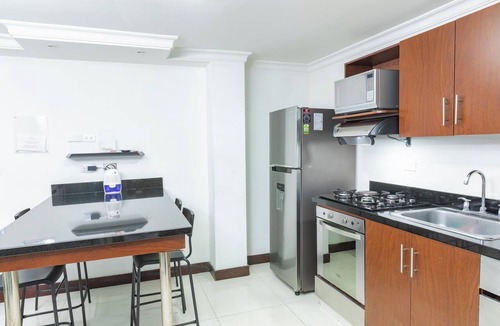 Las Lomas I Apartment | Charming 2-bedroom apartment with AC in vibrant Provenza