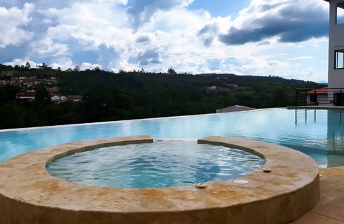 Curiti House | Charming 4-bedroom house with fitness room and WiFi in wonderful Curiti