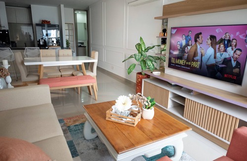 Bocagrande Condo | Charming Condo w/Balcony & Bay Views