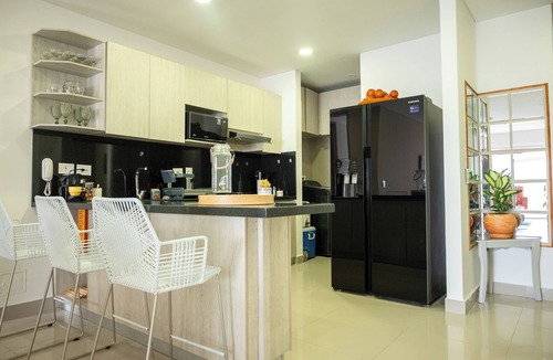 Bocagrande Condo | Charming Condo w/Balcony & Bay Views