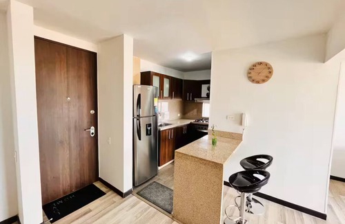 Engativa Apartment | Close to the airport and terminal, spacious and quiet