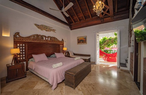 Cartagena Walled City House | Colonial house in the historical center, ideal for friends or families.