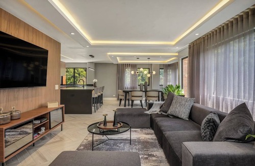 El Tesoro Apartment | * Comfortable Heaven: 3 Bed