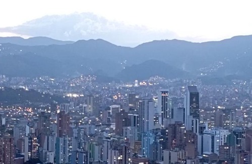 Villa Hermosa Apartment | Comodo apartamento en Medellín con una vista maravillosa de la ciudad