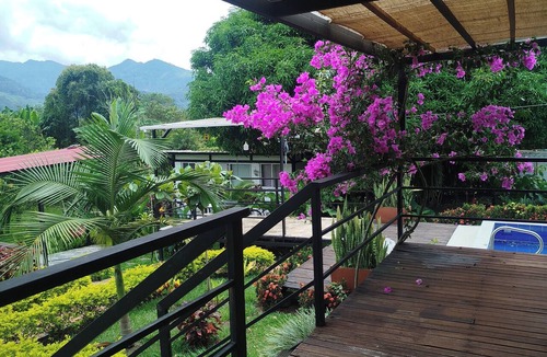 Risaralda Cabin | Country house with a deck, BBQ, and small pool