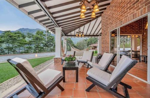 Copacabana House | Countryside Villa | Pool, BBQ & Views, Starlink