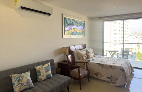 El Rodadero Apartment | Cozy 1-bedroom apartment in welcoming Gaira with AC and gym