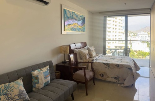 El Rodadero Apartment | Cozy 1-bedroom apartment in welcoming Gaira with AC and gym