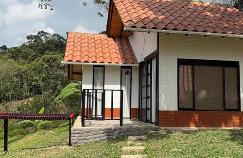 Venecia Cabin | Cozy La Chorrera Cabin Surrounded by Nature with a View of the Mountains
