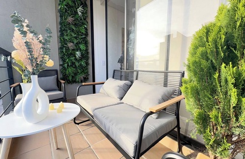 La Gran Via Apartment | Cozy, spacious, and sophisticated apartment near Parque de la 93