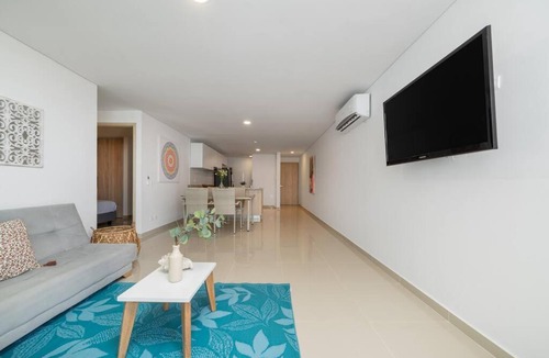 Marbella Apartment | Delightful *2bed/2bath w Ac* Beach breeze