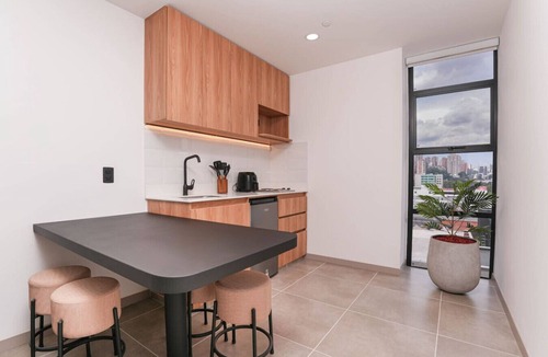 San Diego Apartment | Digital Nomad 2BR Apt – Jacuzzi +Cowork in Poblado