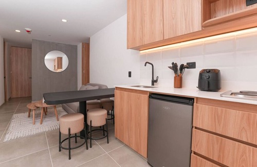San Diego Apartment | Digital Nomad 2BR Apt – Jacuzzi +Cowork in Poblado