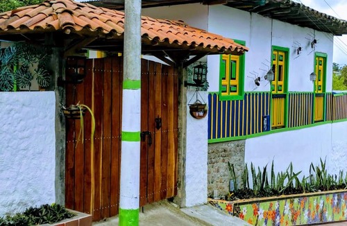 Salento Ski Chalet | El Aguacate - Casa Tipica Cafetera Colombiana