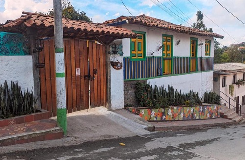 Salento Ski Chalet | El Aguacate - Jacuzzi - Private Parking - Casa Tipica Cafetera Colombiana