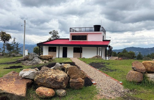 Sutamarchan House | EL ENCANTO VACATION HOME, MODERN HOUSE WITH A FIREPIT AND EXCEPTIONAL VIEWS