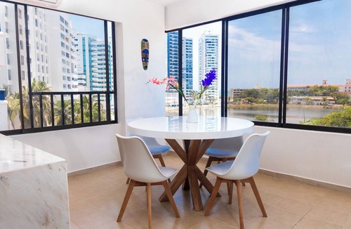 El Laguito Apartment | El Laguito Modern Duplex – Lake View, Pool, 24/7 Security, Steps to Beach