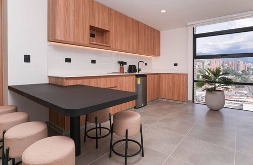 San Diego Apartment | El Poblado 3BR Retreat–Jacuzzi & Remote Work Ready