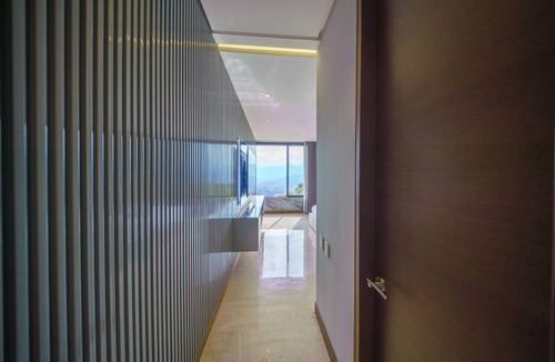 Popular House | El Poblado Mansion | 7-Bedroom with Infinity Pool, Jacuzzi, Sauna, Gym, and Chef