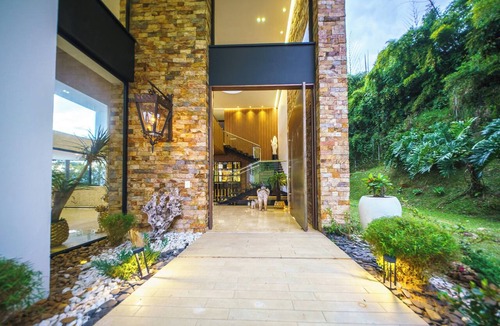 Popular Villa | El Poblado Mansion | 9-Bedroom Infinity Pool, Jacuzzi, Sauna, Gym, Chef