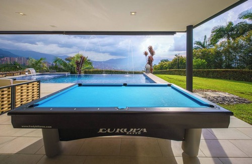 Popular Villa | El Poblado Mansion | 9-Bedroom Infinity Pool, Jacuzzi, Sauna, Gym, Chef