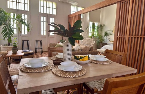 Cartagena Walled City Apartment | Elegant Historic 2BR Retreat in the Heart of the Old City. Cartagena de Indias.