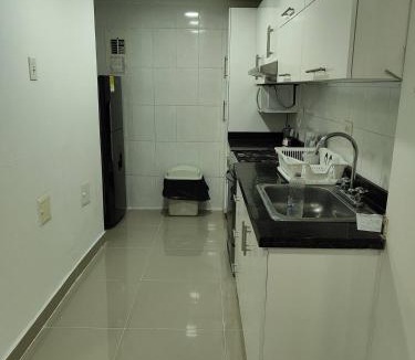 Marbella Apartment | EM3-2G APARTAMENTO DE 4 HAB EN ZONA RESIDENCIAL CON AIRE ACONDICIONADO Wifi Y PARQUEADERO