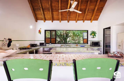 Apulo Condo | Espacioso TopSpot® en Entrepuentes-Apulo!