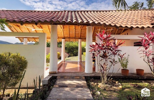 Apulo Condo | Espacioso TopSpot® en Entrepuentes-Apulo!