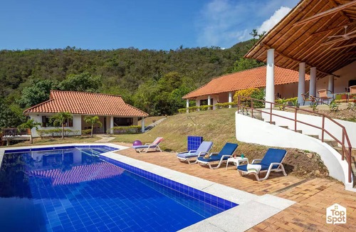 Apulo Condo | Espacioso TopSpot® en Entrepuentes-Apulo!