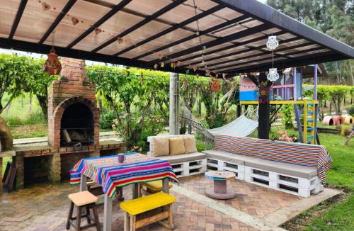 Zipaquira House | Espectacular cabaña campestre con granja