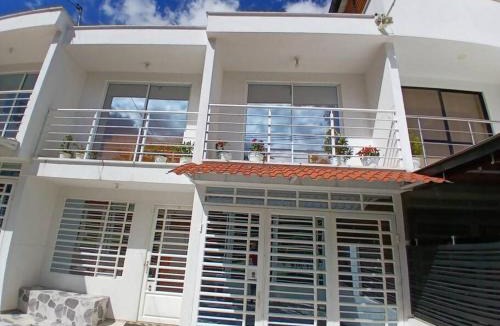 Moniquira House | Espectacular Casa en Barbosa Santander