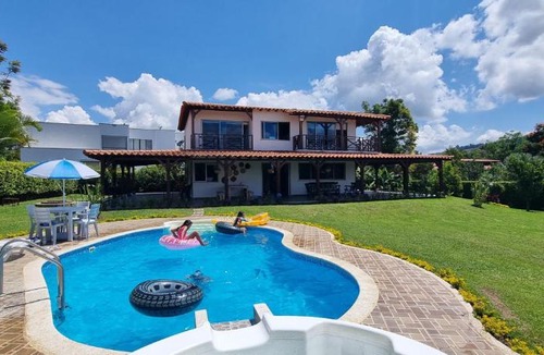 Yotoco House | Espectacular Finca en el Lago Calima