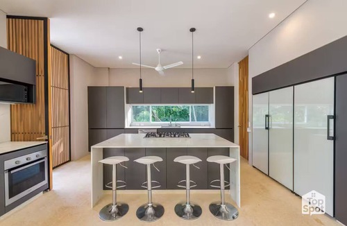 Nilo Villa | ¡Espectacular TopSpot® de Diseño Frente al Lago!