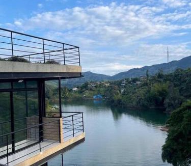 El Penol Apartment | Exclusiva cabaña con vista a la represa