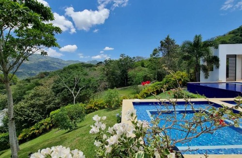 Nimaima House | Exclusiva casa-quinta para la familia en Villeta