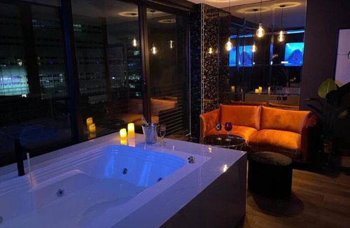 Antonio Narino Apartment | Exclusive 2 BR Loft + Jacuzzi & Great Amenities