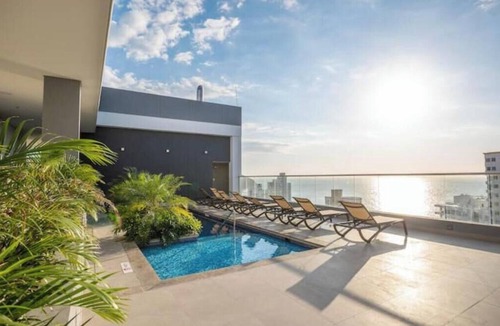 Comuna 3 Apartment | Exclusive in Rodadero! - 2-Bedroom Suite Just Meters from the Sea