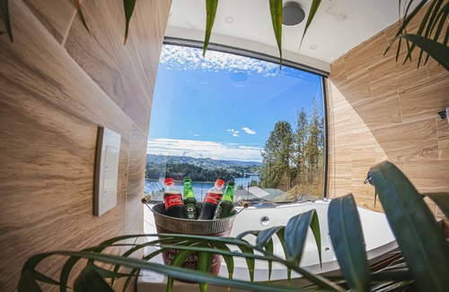 Guatape House | FARM LOCATED BETWEEN PEÑOL AND GUATAPE. 3 hot tubs AND 5 COMMON AREAS. AND A SPECTACULAR VIEW.