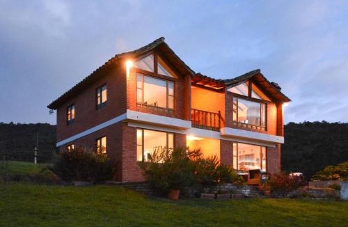 Sesquile House | Finca El Uvito, Casa con hermosa vista al lago