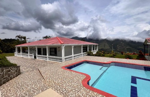Calima House | Finca en Calima - parcelacion El Lago - acceso al lago