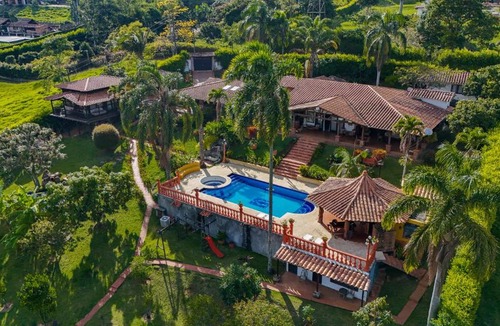 Copacabana Hotel | Finca Hotel Villa Camila