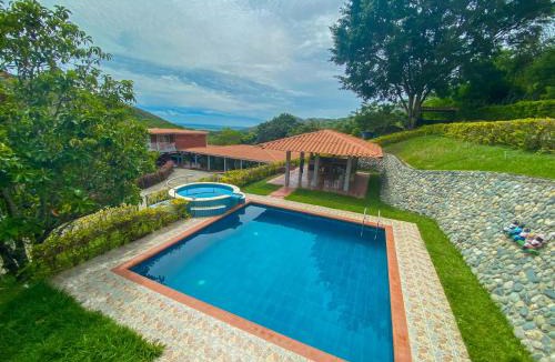 Yumbo House | Finca Las Gaviotas - Cerca a Cali - Privacidad, Piscina y Naturaleza