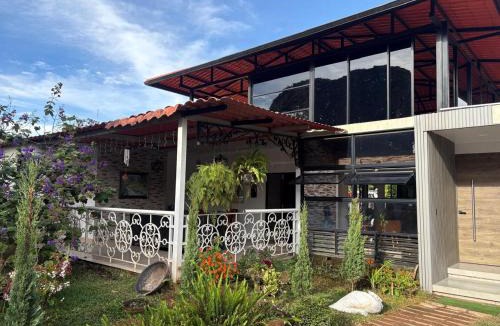 La Cumbre House | Finca San Barbara