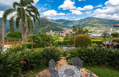 Copacabana House | Finca Villa Camila