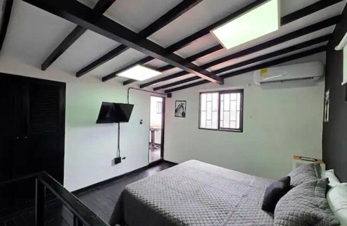 La Candelaria Apartment | Floresta Chill Loft in Medellin wc Kitchen & AC