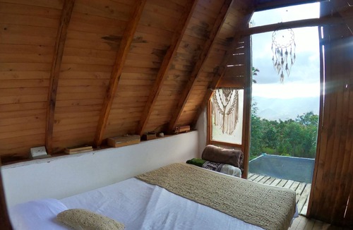 Medellin Cabin | Glamping Volver a la Tierra