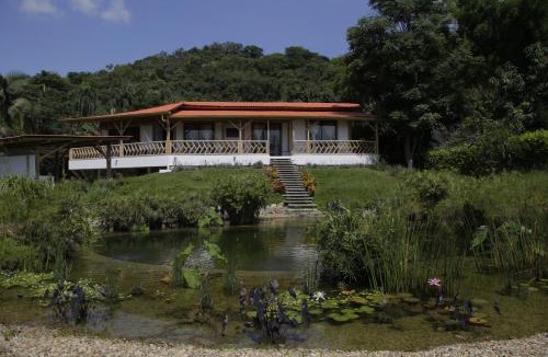 La Mesa Villa | Guaduas de Jade Casa campestre