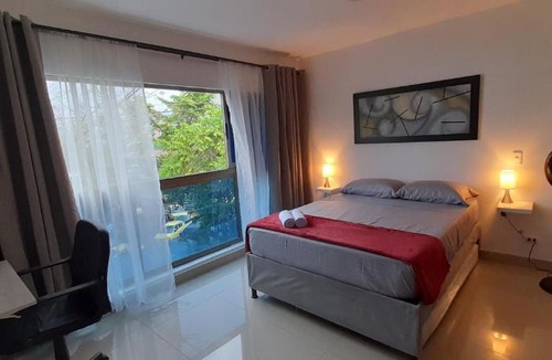 San Javier House | Habitación 302 con baño privado cerca a laureles